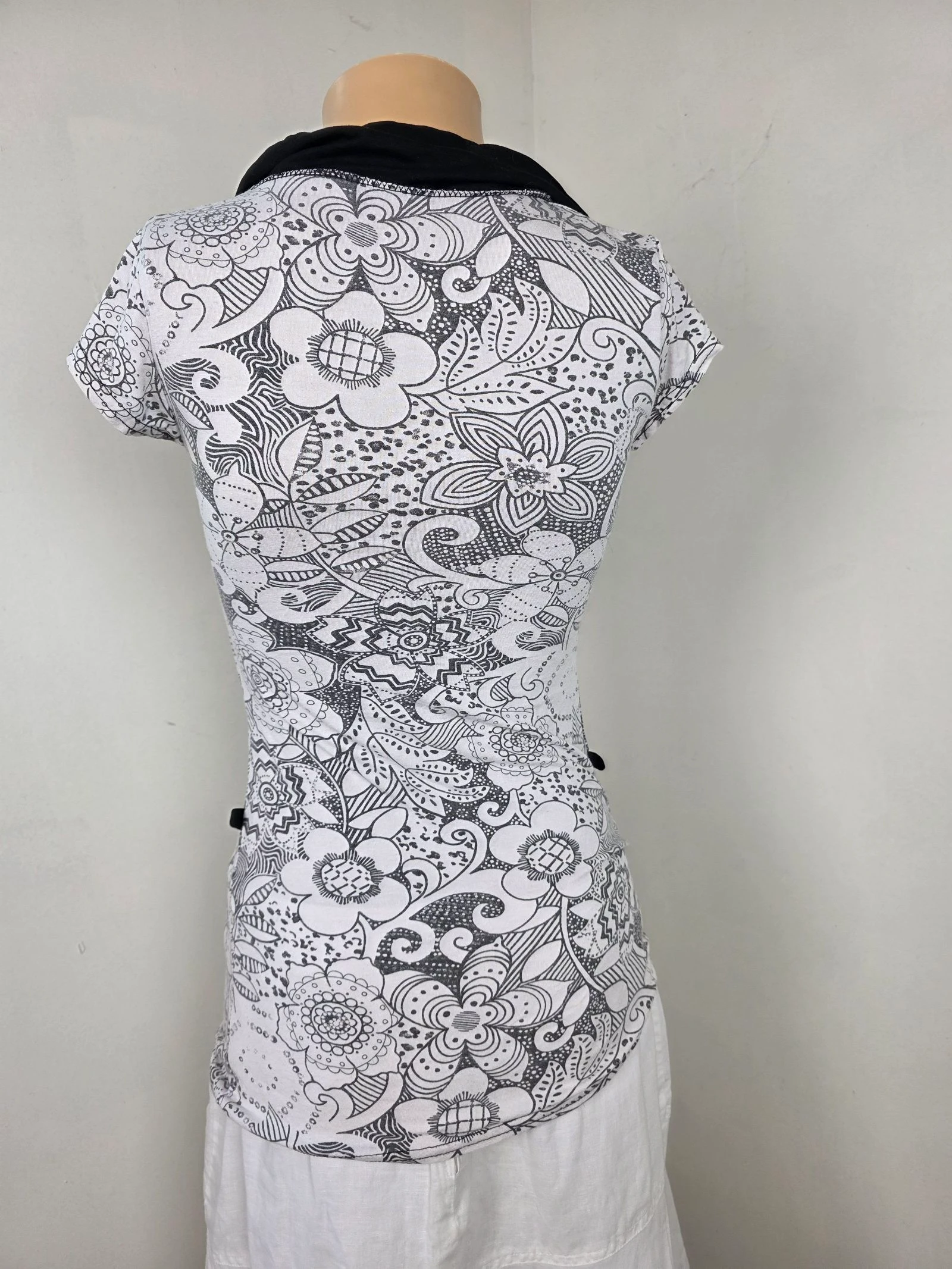 Polo-style top met bloemenprint 🍒vintage y2k jaren 90 en 2000 gemaakt in Frankrijk🍒maat 34/36 – photo 3